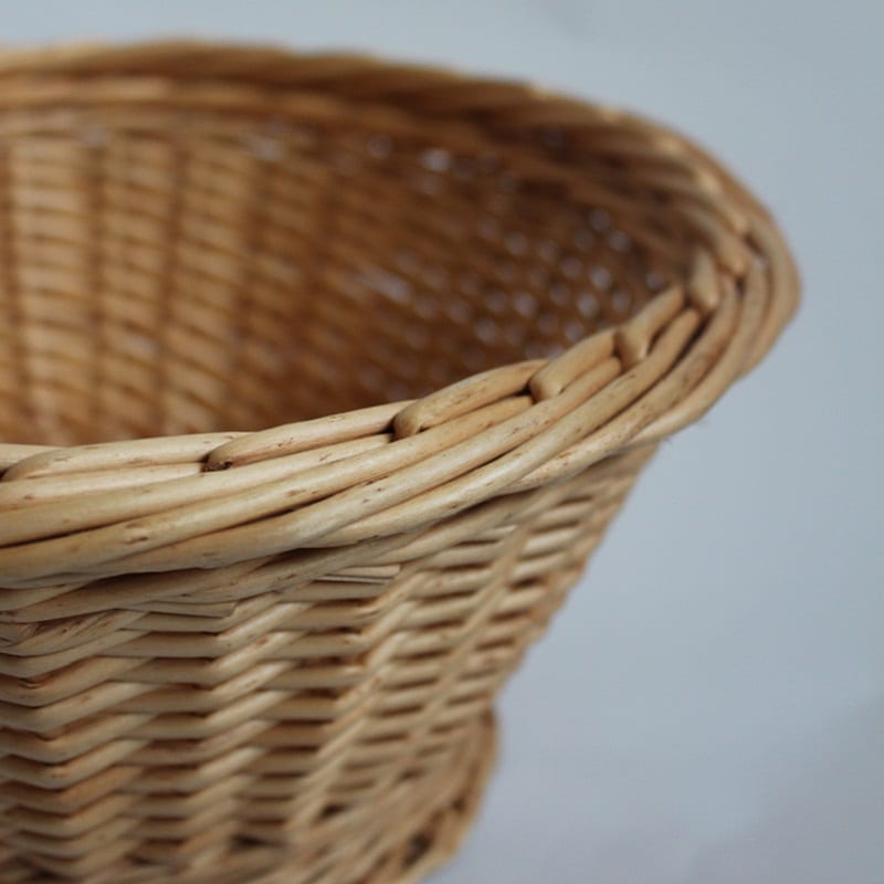 Basket in white willow